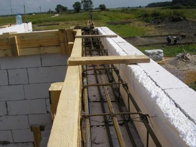 Reinforced belt on aerated concrete: we build with our own hands Interfloor reinforced belt